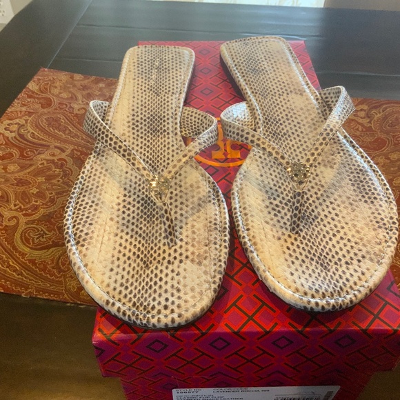 Tory Burch classic flip flop in lavender Roccia, BNIB,MSRP$198 Must have - Picture 1 of 5